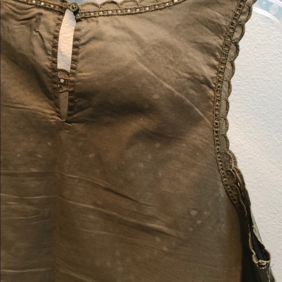 GAP size L, army green cotton embroidered tank. - Picture 8 of 8